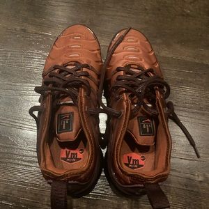 Burgundy air max vapor max